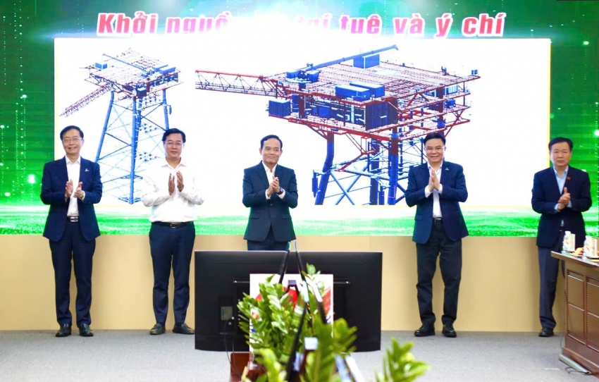 Thực hiện Nghi thức Khánh thành giàn đầu giếng BK-24 “Thắp sáng Năng lượng Biển khơi”. 			