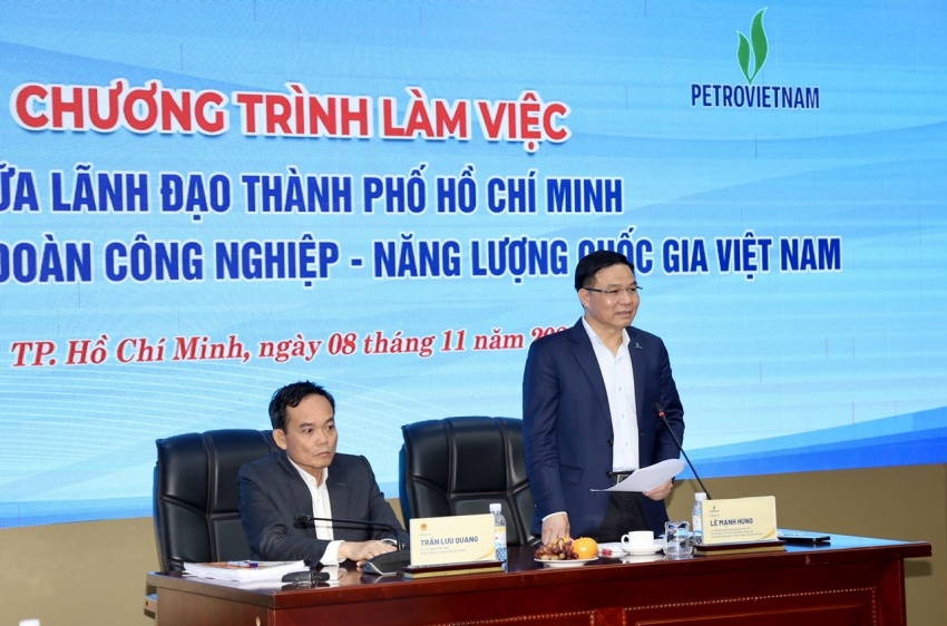 Đồng chí Lê Mạnh Hùng - Bí thư Đảng ủy, Chủ tịch HĐTV Petrovietnam phát biểu cảm ơn sự quan tâm, đồng hành của lãnh đạo TP. Hồ Chí Minh với Petrovietnam.