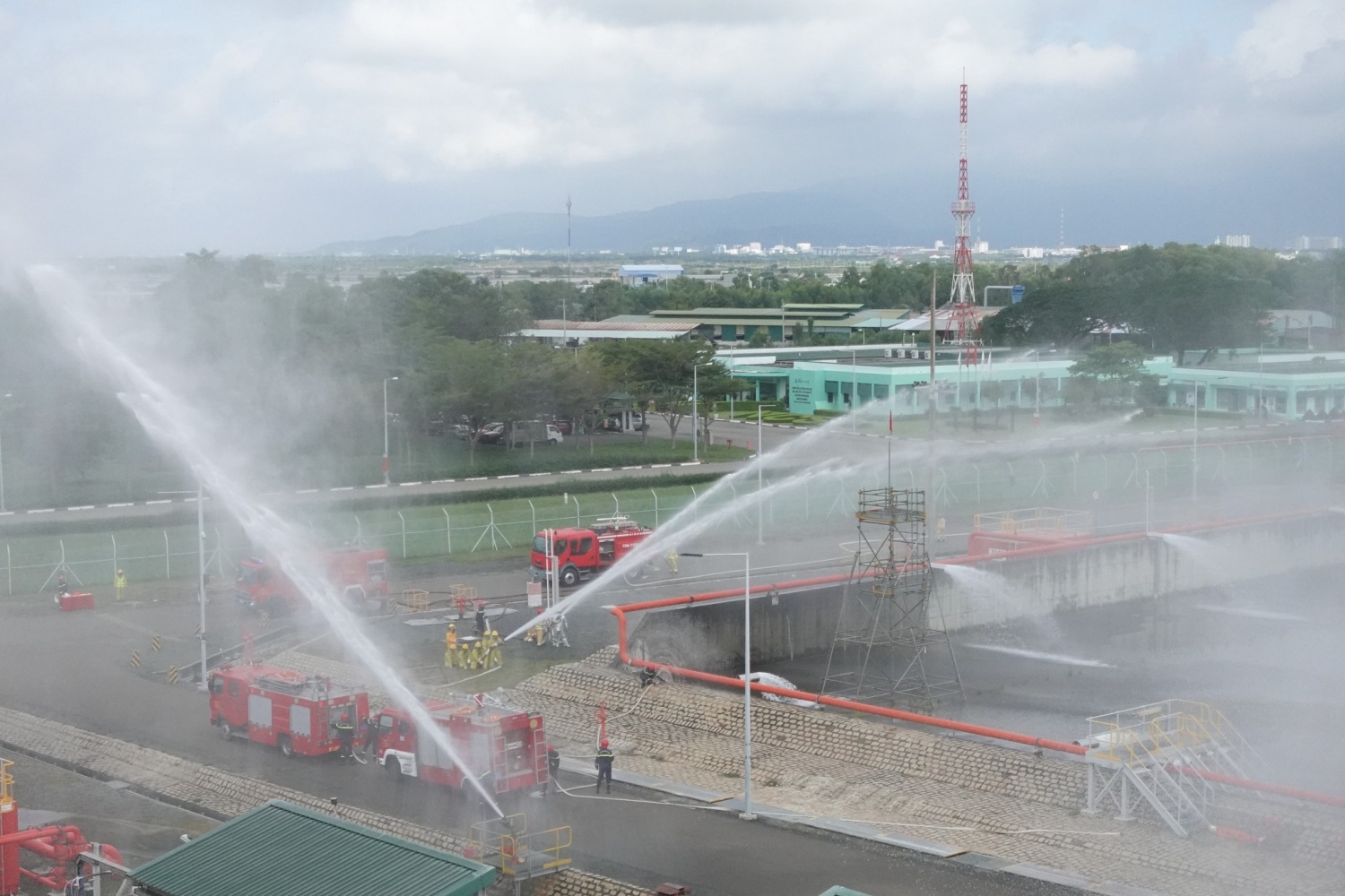 Diễn tập phương án chữa cháy, cứu nạn cứu hộ và ứng phó sự cố tràn dầu, hóa chất, môi trường năm 2025 tại Nhà máy Xử lý Khí Nam Côn Sơn