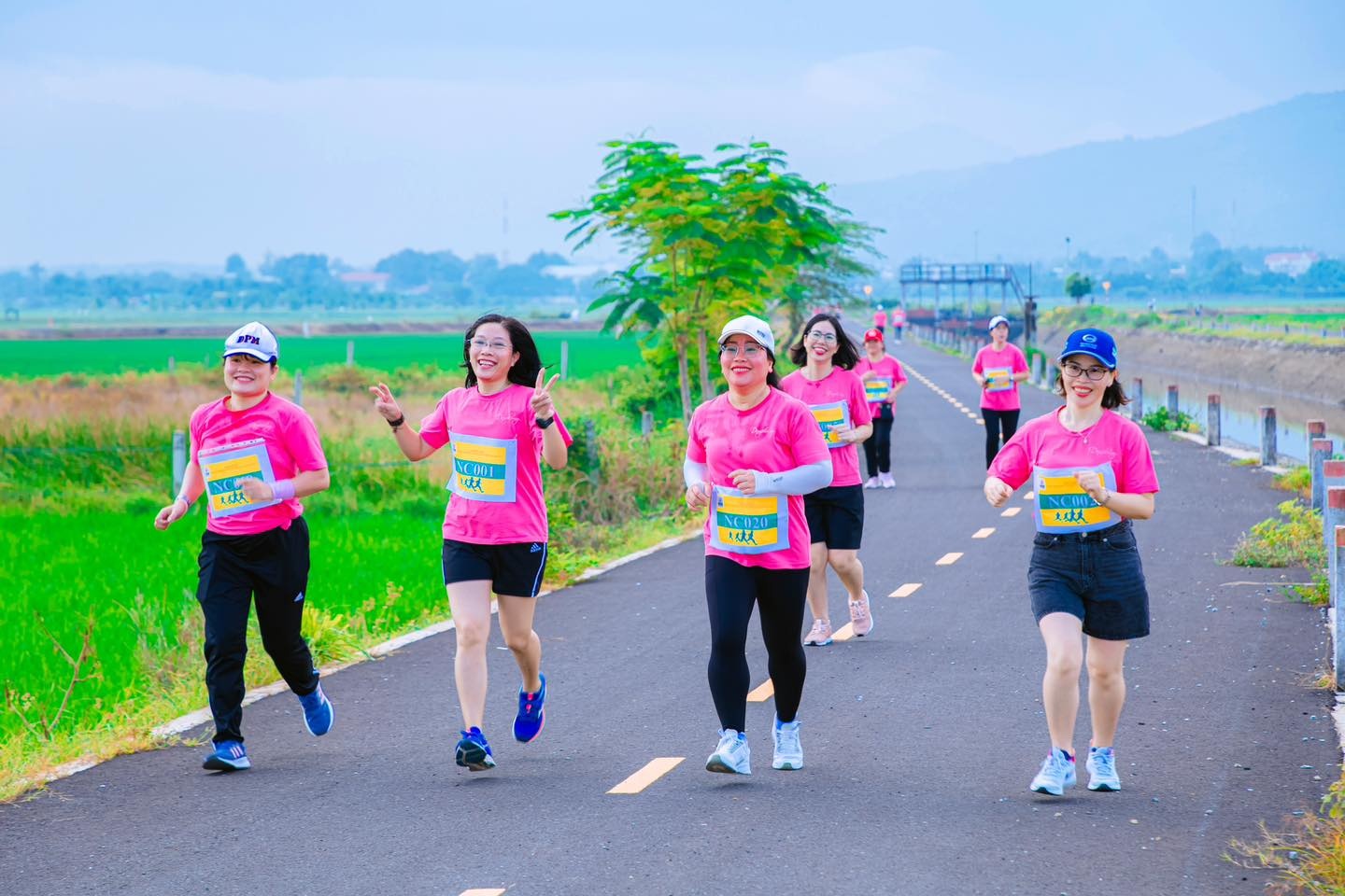 Dù ở hoạt động nào, chị Nga cũng luôn hết mình.