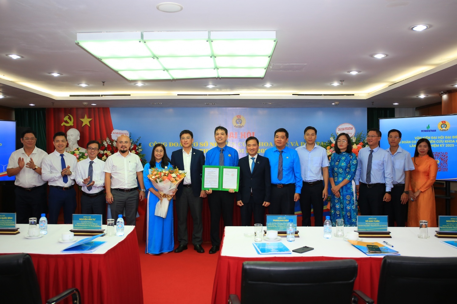 Ban Chấp hành Công đoàn Nghiên cứu khoa học và Đào tạo nhiệm kỳ 2025-2030 ra mắt Đại hội.