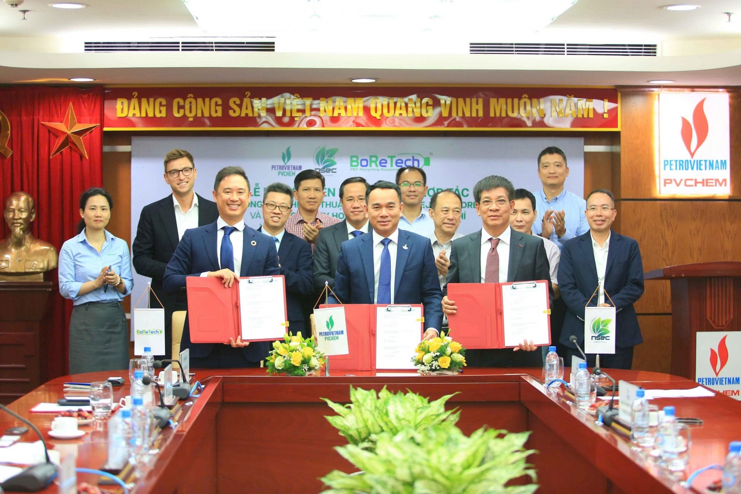 Lễ ký kết thỏa thuận hợp tác cung cấp công nghệ và bao tiêu sản phẩm rPET Food-Grade giữa PVChem, Boretech và NSEC.