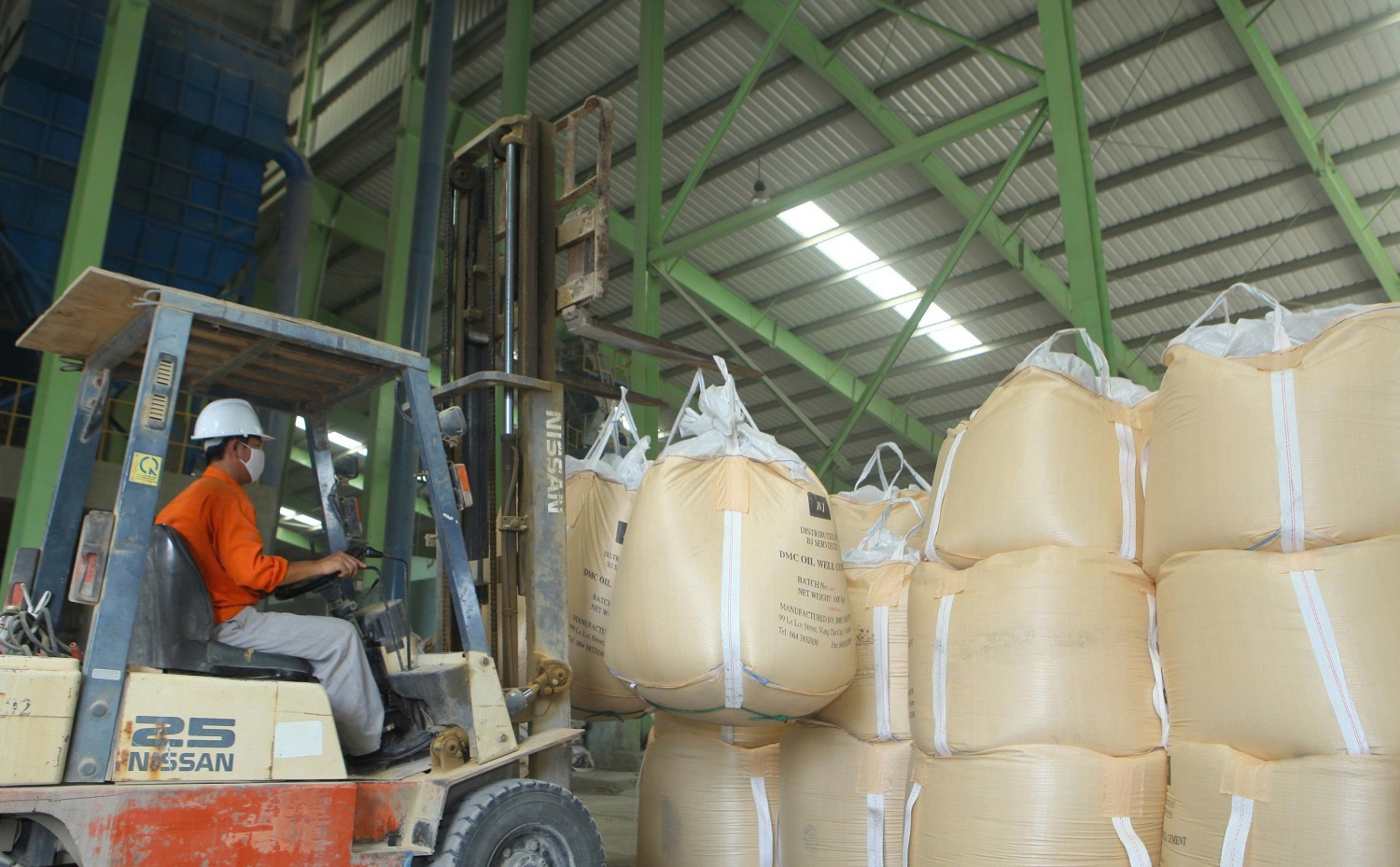 Mảng sản xuất của PVChem đạt sản lượng 15.292 tấn, vượt 30% kế hoạch, với doanh thu 76,7 tỷ đồng - tăng trưởng tới 85% so với cùng kỳ năm trước.