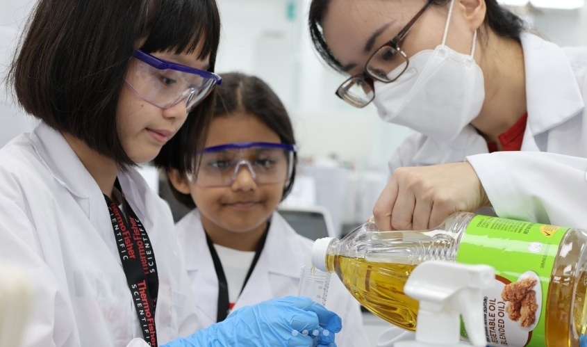 Một buổi trải nghiệm của các bạn nhỏ trong khuôn khổ chương trình giáo dục STEM - Ảnh: thermofisherscientific