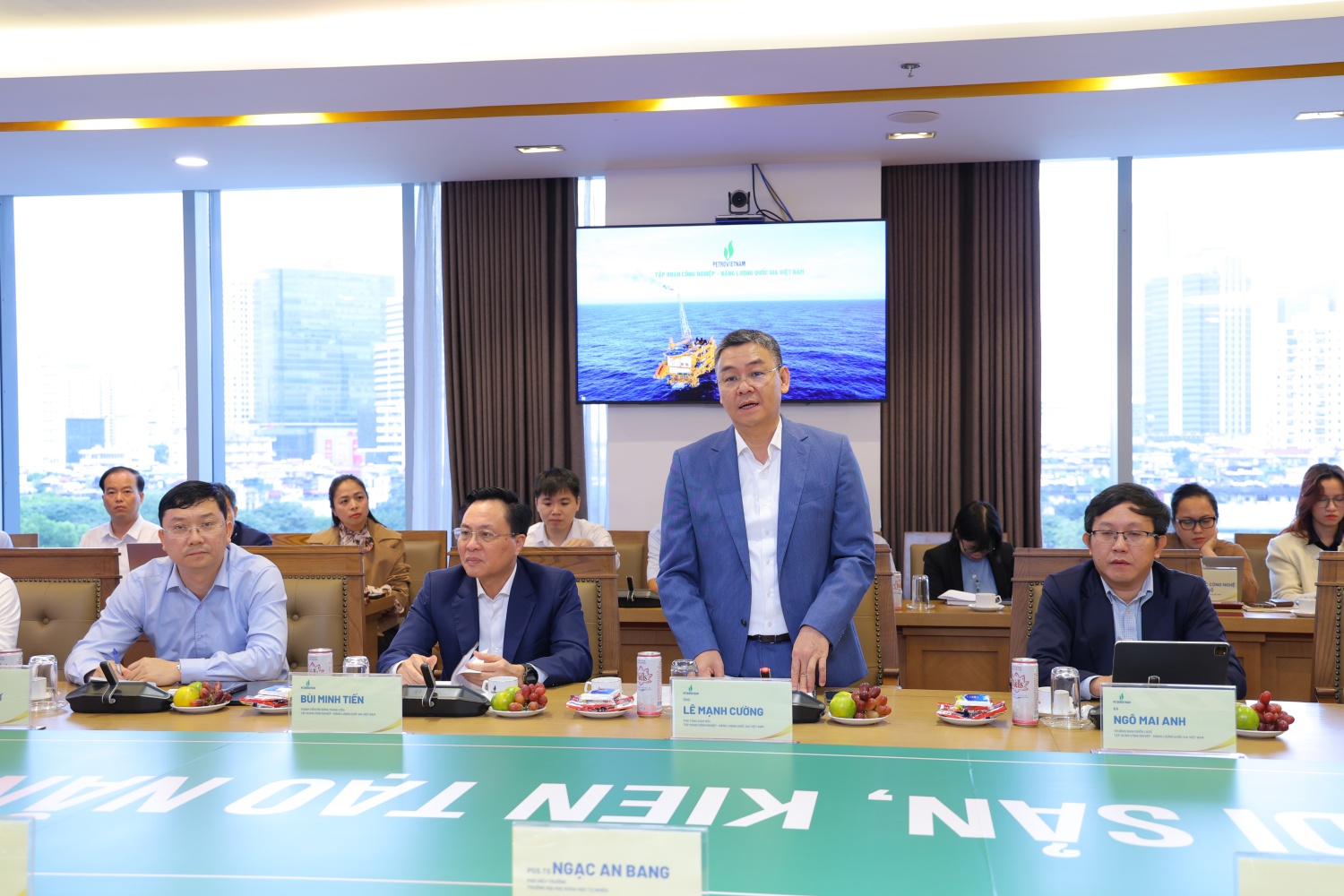 Phó Tổng Giám đốc Petrovietnam Lê Mạnh Cường: Việc phát triển đội ngũ nhân lực chất lượng cao là yếu tố then chốt, đòi hỏi sự phối hợp chặt chẽ giữa Tập đoàn và các cơ sở đào tạo, nghiên cứu có năng lực trong nước.