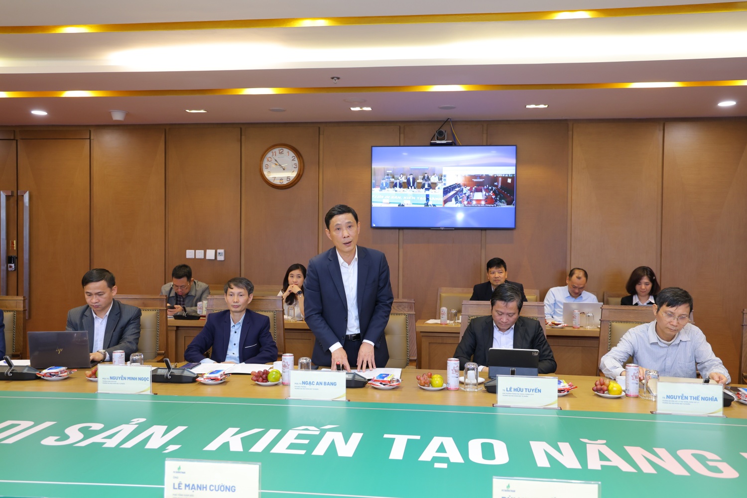PGS.TS Ngạc An Bang - Phó Hiệu trưởng HUS: Với nền tảng nghiên cứu vững chắc và đội ngũ chuyên gia giàu kinh nghiệm trong các lĩnh vực vật lý hạt nhân, an toàn bức xạ và môi trường năng lượng hạt nhân, HUS sẽ là đối tác phù hợp để cùng Petrovietnam triển khai các hoạt động đào tạo và nghiên cứu