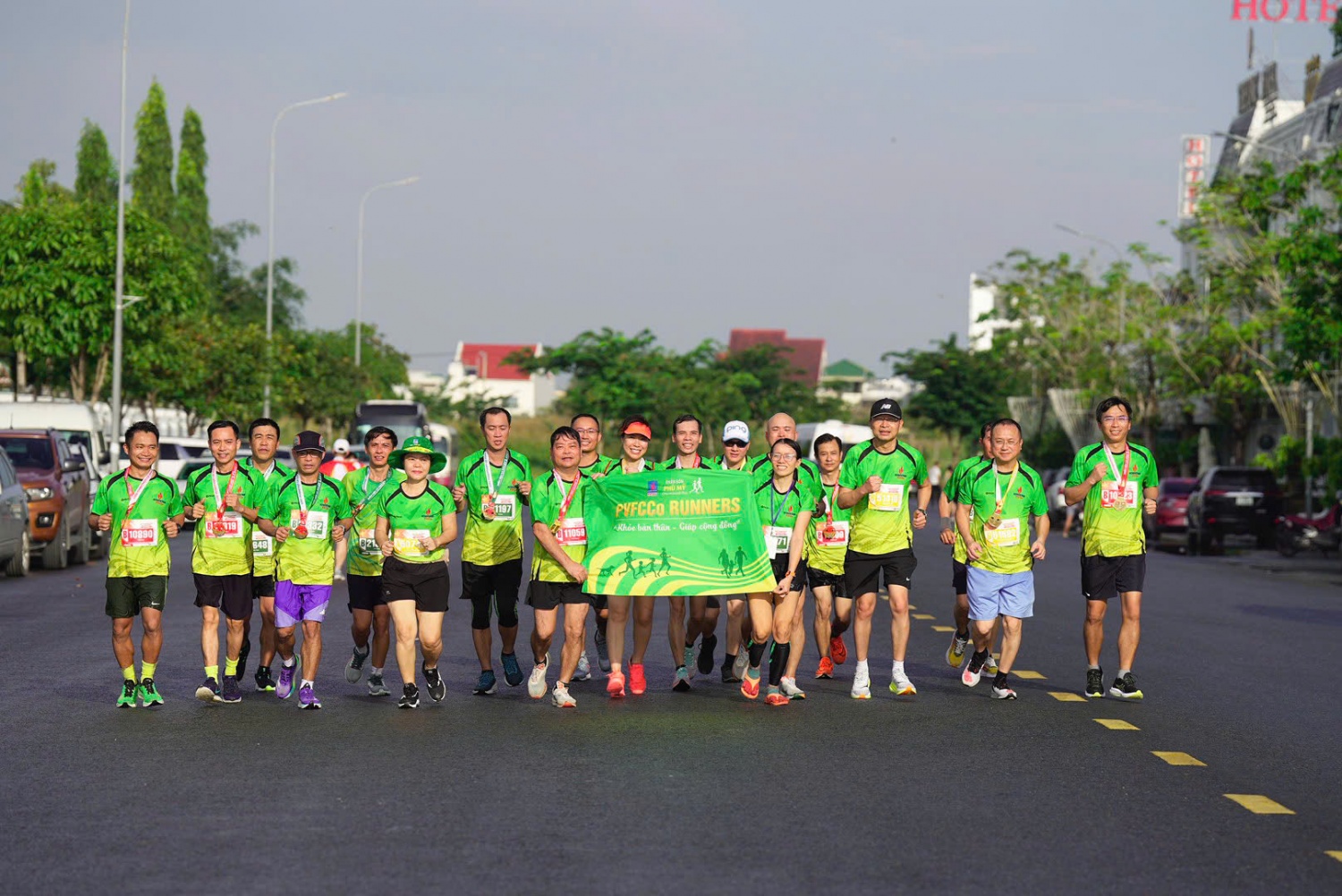 Tham gia giải chạy, mỗi VĐV của PVFCCo - Phú Mỹ đều mang trong mình tinh thần tự hào, đại diện cho hình ảnh con người Petrovietnam năng động, khỏe khoắn và trách nhiệm với cộng đồng