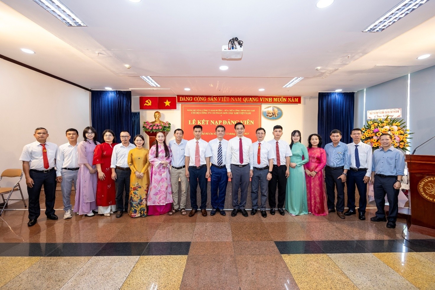 Các đại biểu tham dự chương trình.