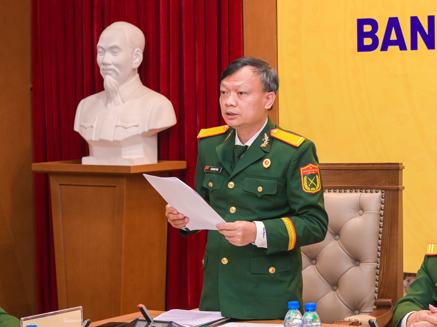 Đồng chí Lê Quang Toán - Phó Chủ tịch thường trực Hội CCB Tập đoàn trình bày báo cáo về công tác chuẩn bị Đại hội.