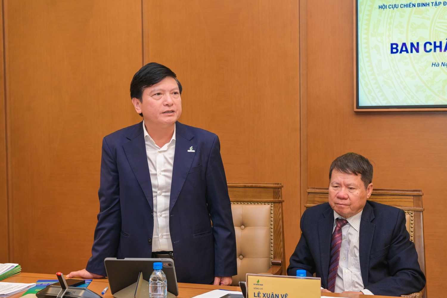 Đồng chí Lê Anh Chiến, Phó Trưởng Ban Tuyên giáo và Dân vận Đảng ủy Tập đoàn nhấn mạnh, tinh thần “phát huy bản chất, truyền thống Bộ đội Cụ Hồ” cần được cụ thể hóa bằng giá trị cốt lõi của CCB Petrovietnam: “Đoàn kết - Kỷ cương - Gương mẫu - Nghĩa tình”.