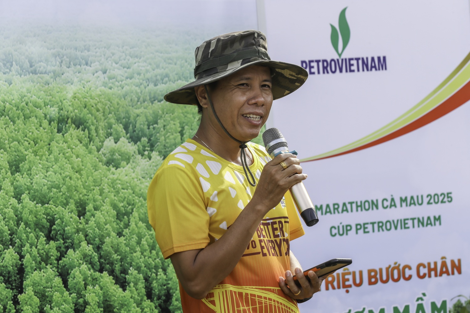 Đại diện các vận động viên tham gia giải chạy, ông Lê Minh Thắng chia sẻ: “Với mỗi runner, chạy bộ không chỉ là rèn luyện mà còn là cách lan tỏa trách nhiệm với cộng đồng”.