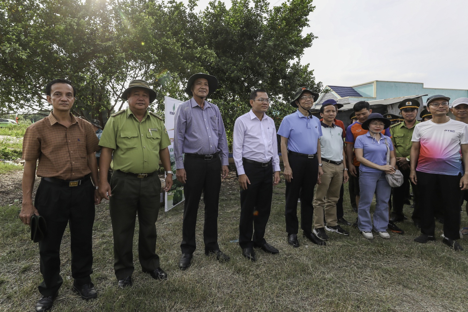 Lãnh đạo tỉnh Cà Mau, Petrovietnam, Chi cục Kiểm lâm, Viện Khoa học Lâm nghiệp Nam Bộ tham dự chương trình.