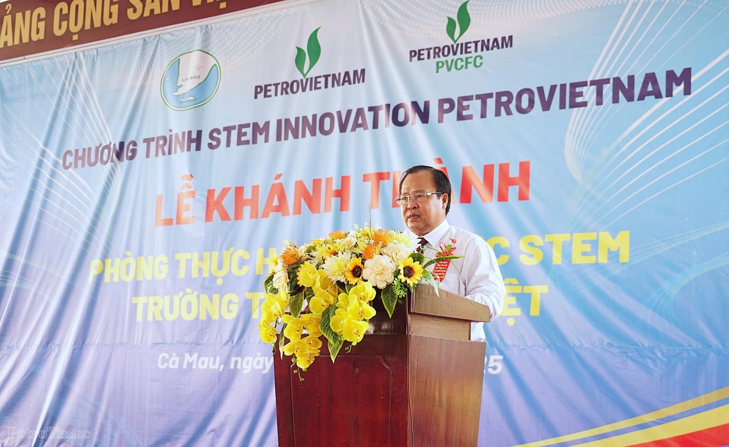 Ông Nguyễn Minh Luân, Phó Chủ tịch UBND tỉnh Cà Mau ghi nhận, cảm ơn sự quan tâm, đồng hành của Petrovietnam và các đơn vị đối với sự nghiệp giáo dục địa phương.