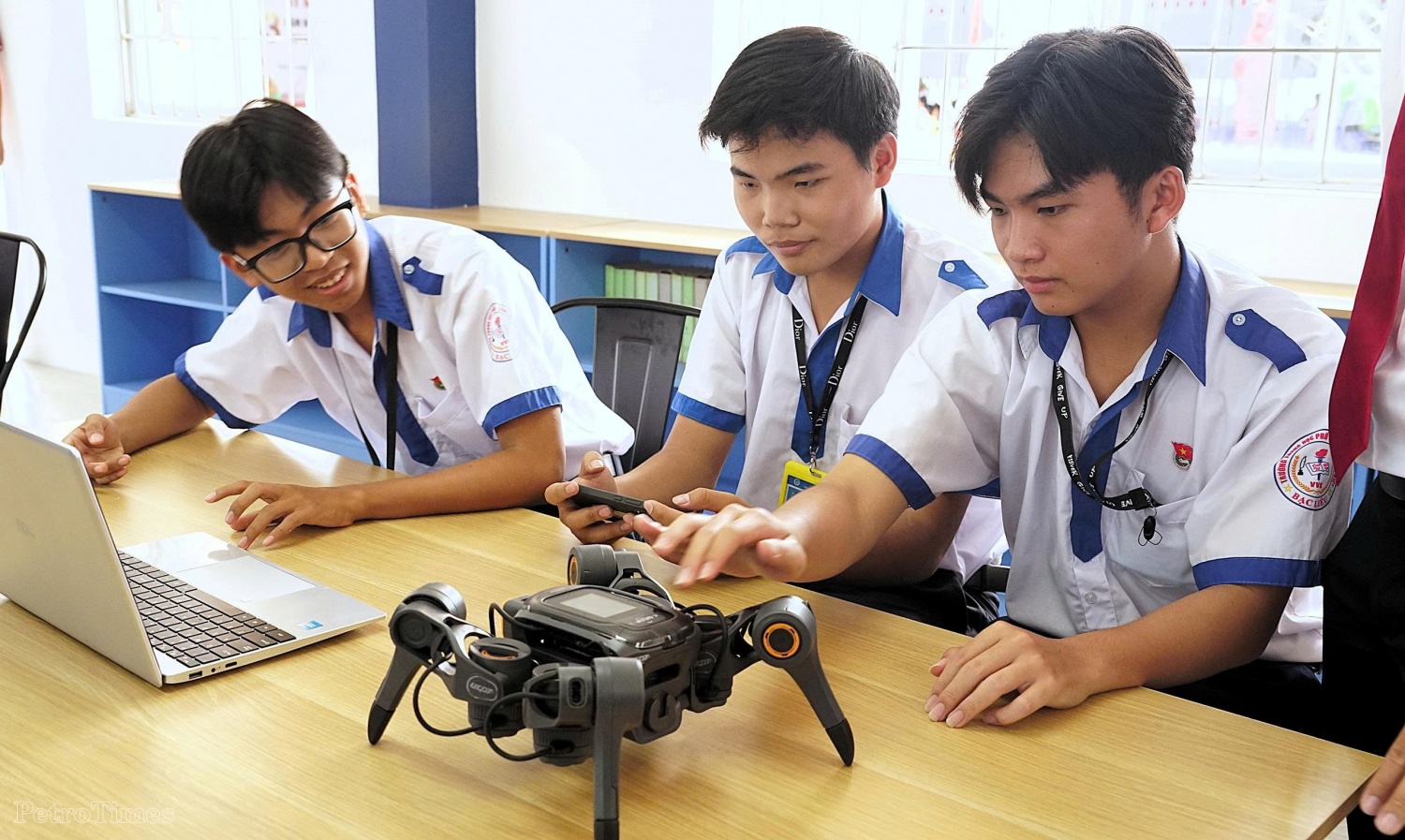 Phòng STEM được kỳ vọng sẽ tạo môi trường học tập năng động, hiện đại, giúp học sinh phát triển toàn diện về tư duy, kỹ năng và phẩm chất.