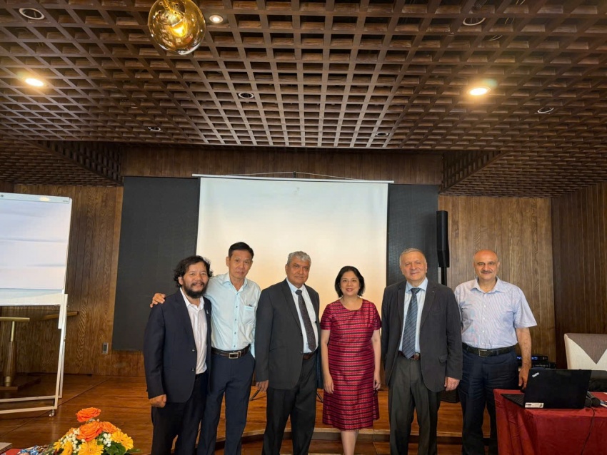 TS Haji Malikov, TS Arif Suleymanov, TS Turan Ibrahimov và TS Lê Việt Hải cùng đại diên Petrovietnam và PVU.