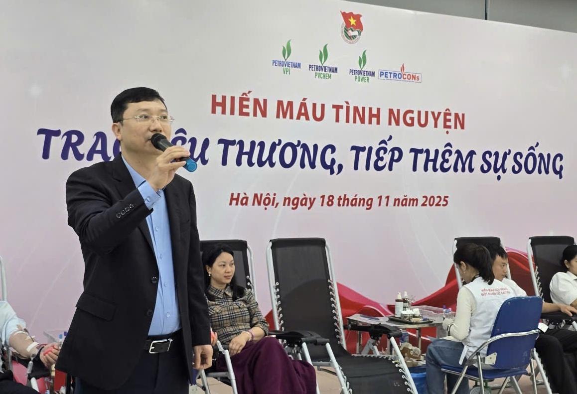 TS. Nguyễn Văn Tư, Phó Viện trưởng phụ trách VPI cảm ơn và biểu dương tinh thần trách nhiệm của cán bộ, đoàn viên, người lao động các đơn vị đang công tác tại Tòa nhà VPI đã tích cực hưởng ứng hoạt động hiến máu tình nguyện.