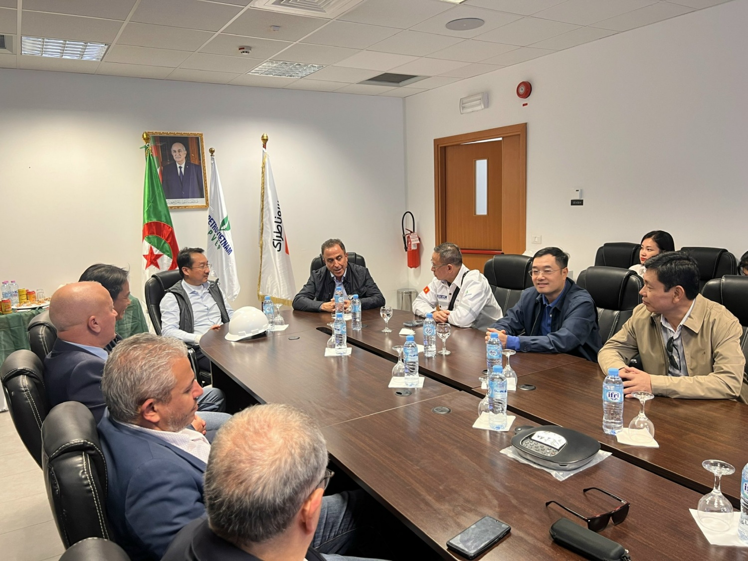 Đoàn công tác làm việc với lãnh đạo Sonatrach và Công ty Liên doanh GBRS