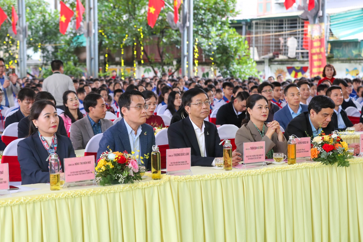 Các đại biểu tham dự lễ khánh thành.