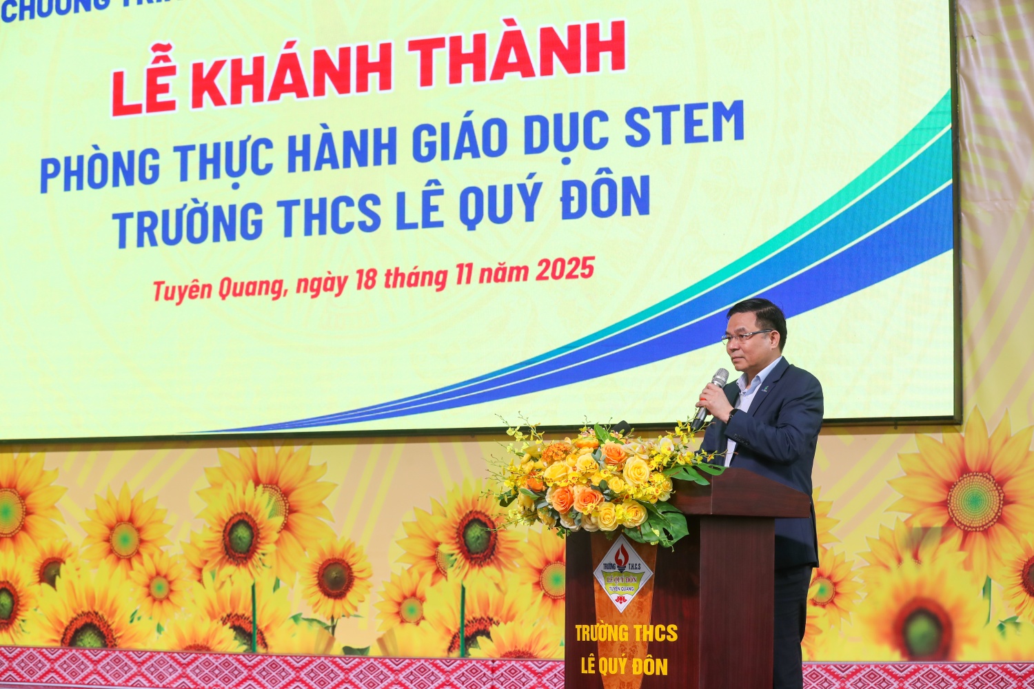 Chủ tịch HĐTV Petrovietnam Lê Mạnh Hùng khẳng định, Tập đoàn và các đơn vị thành viên cam kết đồng hành lâu dài với ngành giáo dục Tuyên Quang, không chỉ trong đầu tư cơ sở vật chất mà còn kết nối các phòng STEM trên phạm vi cả nước.