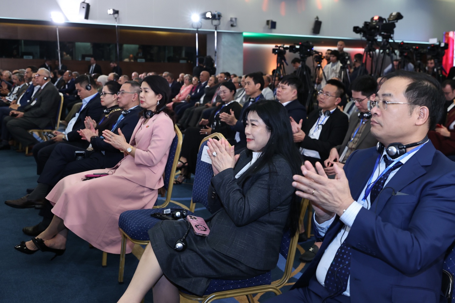 Các đại biểu tham dự diễn đàn