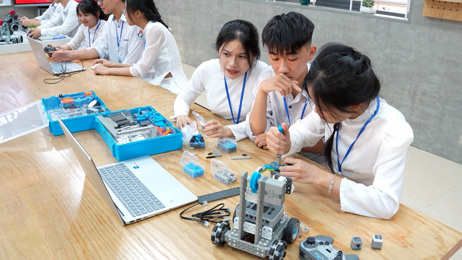 Phòng STEM sẽ giúp giáo viên có thêm công cụ để triển khai các giờ học trực quan, tổ chức dự án nghiên cứu, cuộc thi sáng tạo trẻ, gắn bài học với thực tiễn, đồng thời hỗ trợ học sinh định hướng nghề nghiệp trong tương lai.