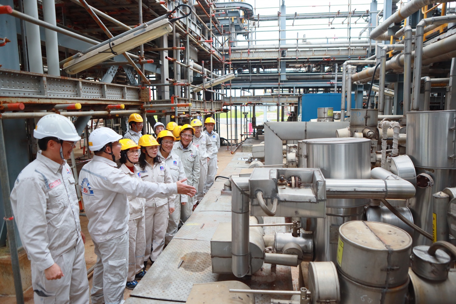 Đoàn công tác của Bộ Công Thương kiểm tra, tìm hiểu trực tiếp tại NMLD Dung Quất.