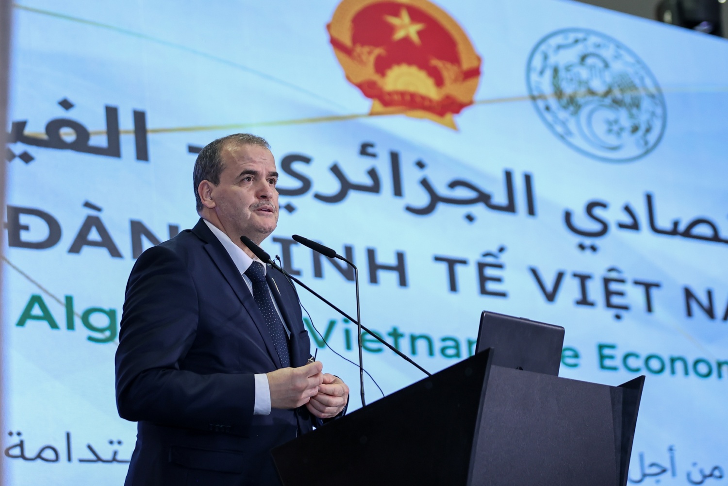 Khẳng định các doanh nghiệp Việt Nam và Algeria đều có nhiều rất nhiều cơ hội, Bộ trưởng Bộ Thương mại và Xúc tiến Xuất khẩu Algeria cho rằng đây là lúc hai nước cần phải tận dụng cơ hội từ nhu cầu của cả hai bên, trên nền tảng quan hệ chính trị đầy tin cậy và rất tốt đẹp