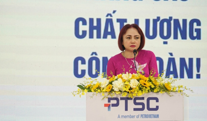Đồng chí Nghiêm Thùy Lan, Chủ tịch Công đoàn Petrovietnam đề nghị Công đoàn PTSC đồng hành chặt chẽ với Ban Điều hành trong triển khai chiến lược phát triển, thúc đẩy sáng kiến - cải tiến kỹ thuật, lan tỏa văn hóa đổi mới sáng tạo trong toàn Tổng công ty.