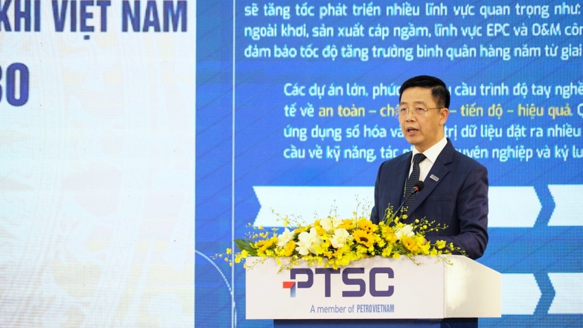 Đồng chí Phạm Văn Hùng, Phó Chủ tịch Công đoàn PTSC báo cáo hoạt động giai đoạn 2023-2025; nhấn mạnh phương hướng nhiệm kỳ 2025-2030 xác định tiếp tục lấy người lao động làm trung tâm, xây dựng môi trường làm việc an toàn - hài hòa - tiến bộ.