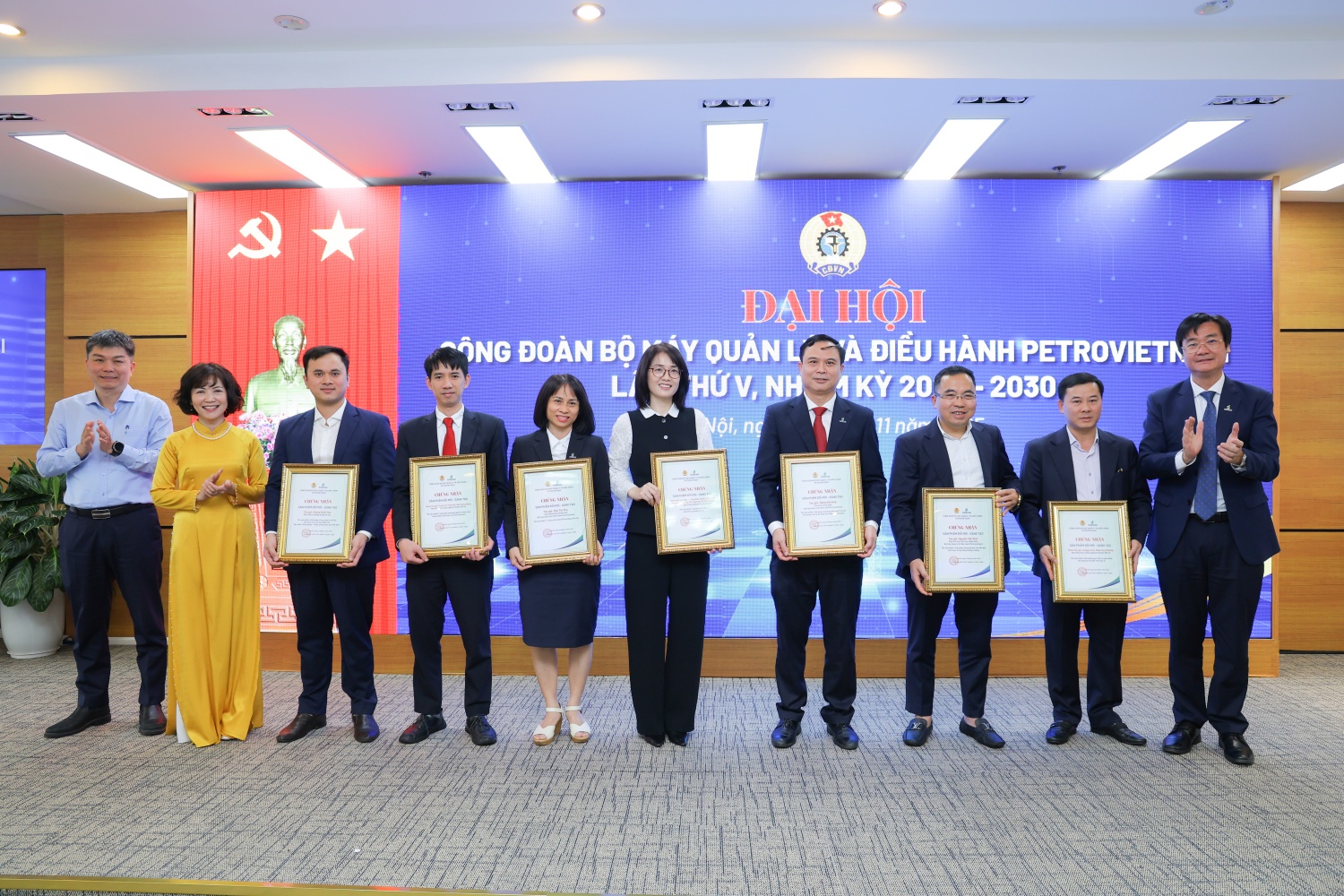 Khen thưởng các cá nhân có thành tích xuất sắc trong chương trình thi đua “Đổi mới sáng tạo Dầu khí năm 2025”