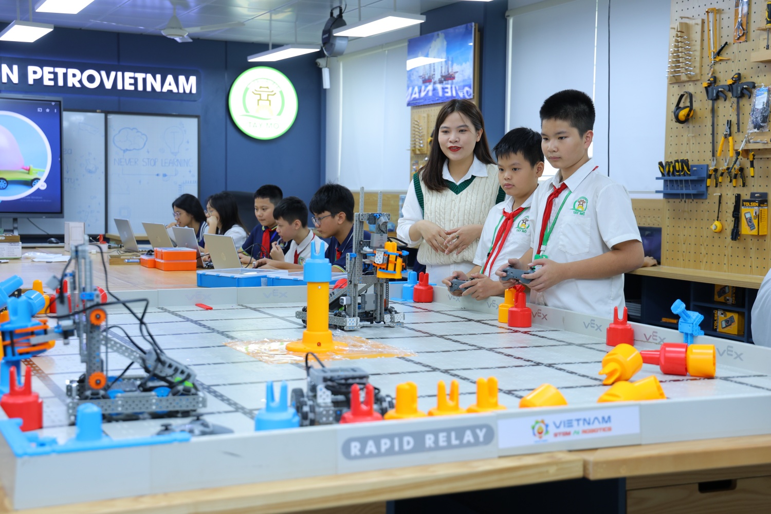 Petrovietnam đặt mục tiêu xây dựng 100 phòng STEM chuẩn quốc tế tại 34 tỉnh, thành phố trên cả nước