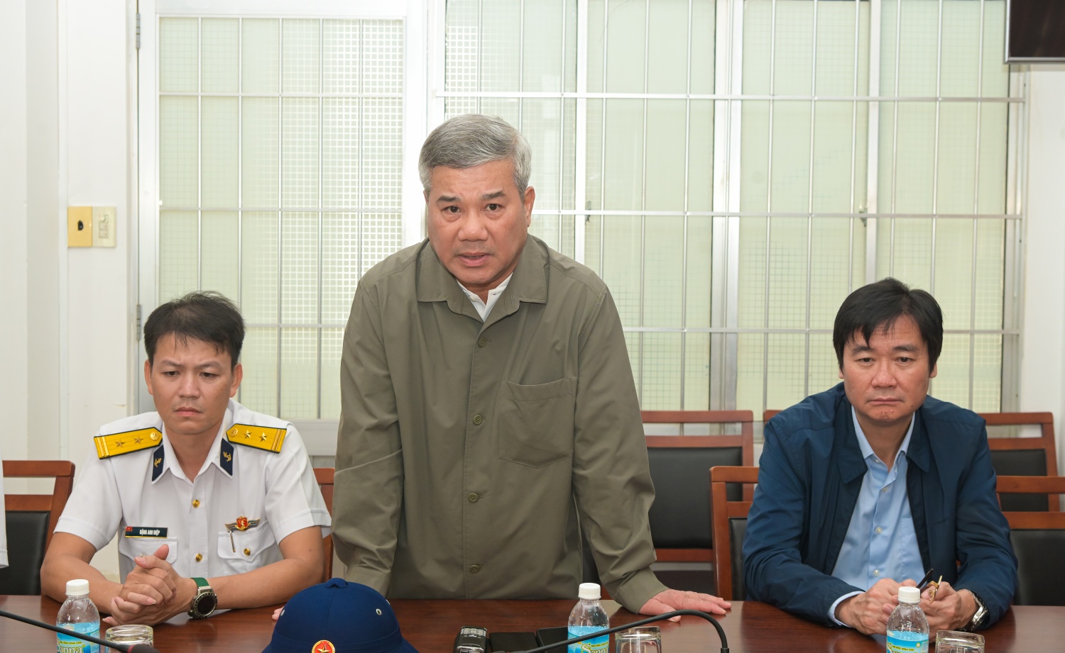 Phó Tổng Giám đốc Petrovietnam Đỗ Chí Thanh: Cùng với sự vào cuộc của Chính phủ, của Tỉnh ủy, UBND tỉnh, các lực lượng tuyến đầu và nguồn hỗ trợ của Petrovietnam sẽ góp phần cùng địa phương khắc phục hậu quả mưa lũ, giúp bà con nhân dân sớm ổn định cuộc sống.