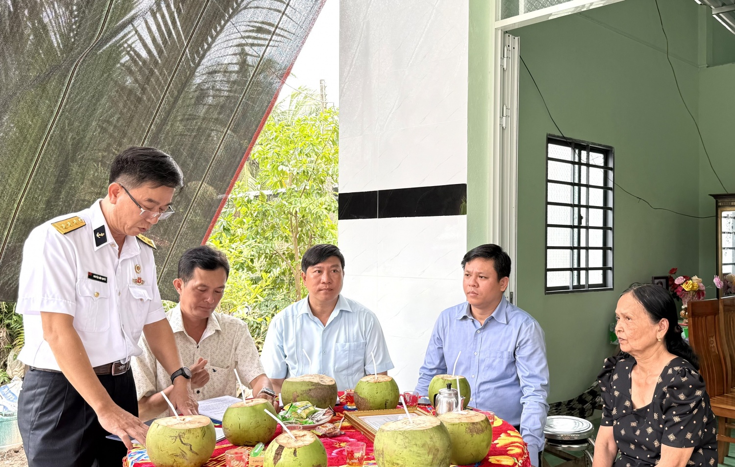 Chủ tịch Hội CCB PTSC Nguyễn Hữu Quyết nhấn mạnh: “Đây là món quà đầy nghĩa tình của người lao động PTSC/Petrovietnam, là sự sẻ chia của những người đồng đội dành cho nhau mỗi khi gặp khó khăn”.