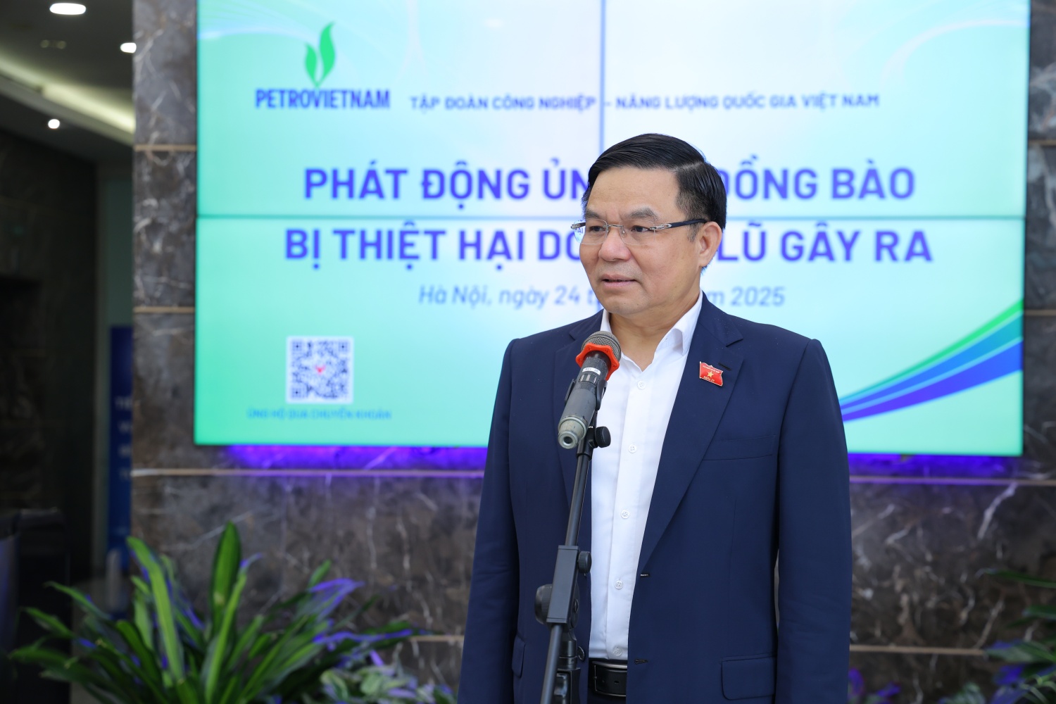 Chủ tịch HĐTV Petrovietnam Lê Mạnh Hùng kêu gọi toàn thể cán bộ, người lao động, các đơn vị, doanh nghiệp trong toàn Tập đoàn chung tay hỗ trợ, đóng góp thiết thực giúp đồng bào vùng thiên tai