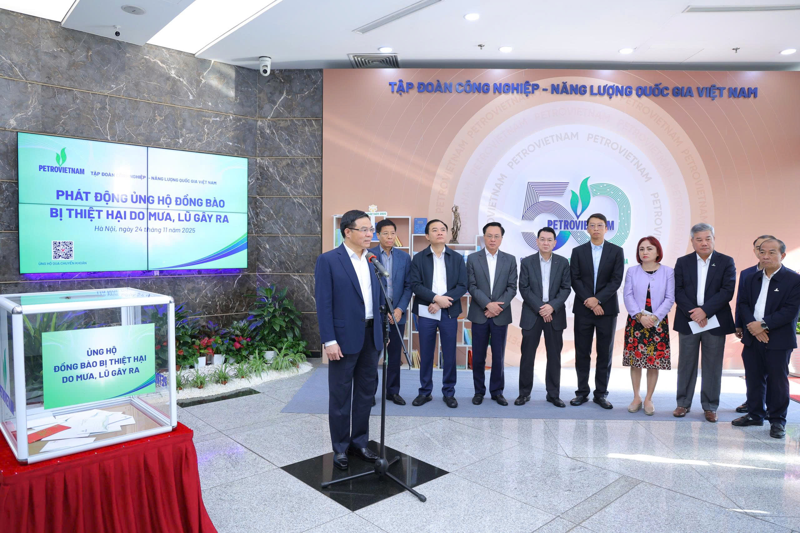 Chủ tịch HĐTV Petrovietnam Lê Mạnh Hùng phát động ủng hộ đồng bào chịu ảnh hưởng bởi thiên tai