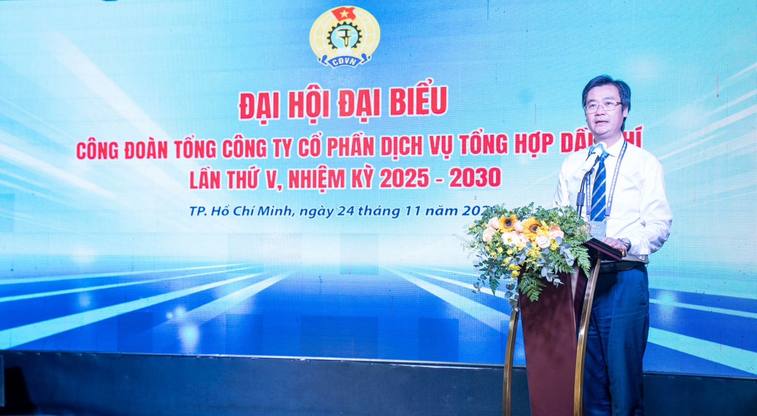 Đồng chí Nguyễn Mạnh Kha - Phó Chủ tịch thường trực Công đoàn Petrovietnam ghi nhận và biểu dương những kết quả, nỗ lực và tinh thần trách nhiệm của đội ngũ cán bộ, đoàn viên, người lao động PETROSETCO.