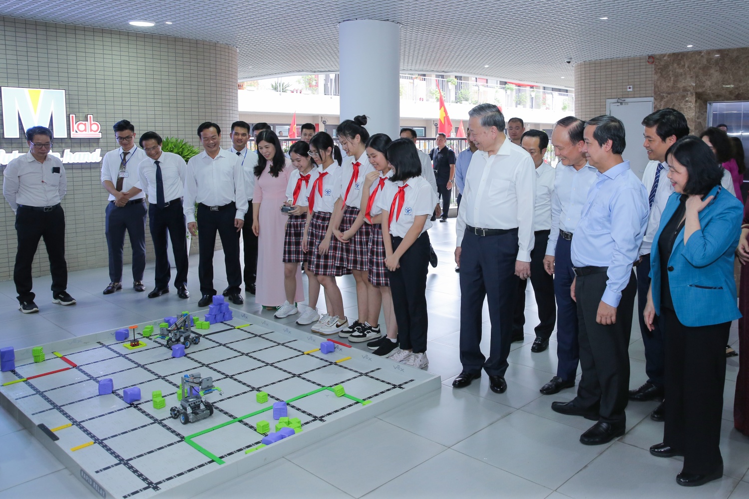 Phòng STEM ra đời xuất phát từ ý tưởng của Tổng Bí thư Tô Lâm, được Petrovietnam nhanh chóng triển khai, hiện thực hóa với mục tiêu “phủ sóng” khắp 34 tỉnh, thành trên cả nước.