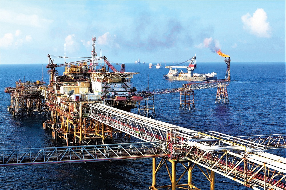 Giàn Công nghệ Trung tâm số 2 mỏ Bạch Hổ là tổ hợp công nghệ khai thác dầu khí, cứu hộ cứu nạn lớn và hiện đại trong khu vực và trên thế giới