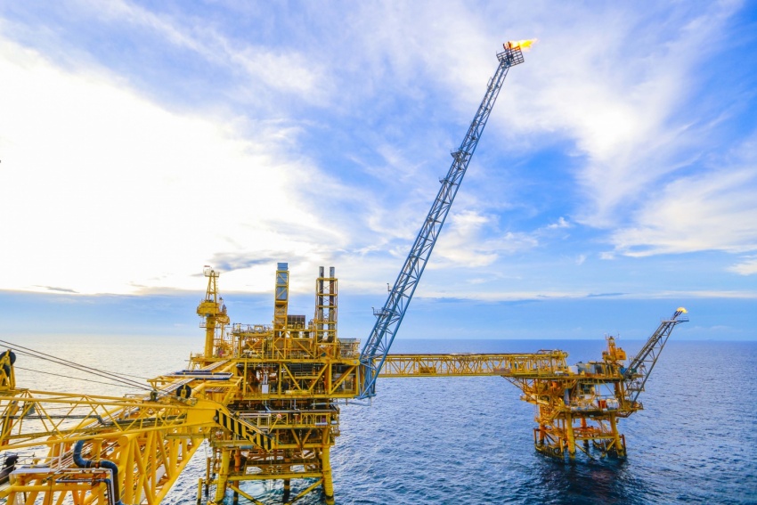Sự hiện diện của các công trình dầu khí trên thềm lục địa là những “cột mốc” góp phần khẳng định chủ quyền quốc gia. (Ảnh: Hệ thống giàn khai thác khí mỏ Sư Tử Trắng)