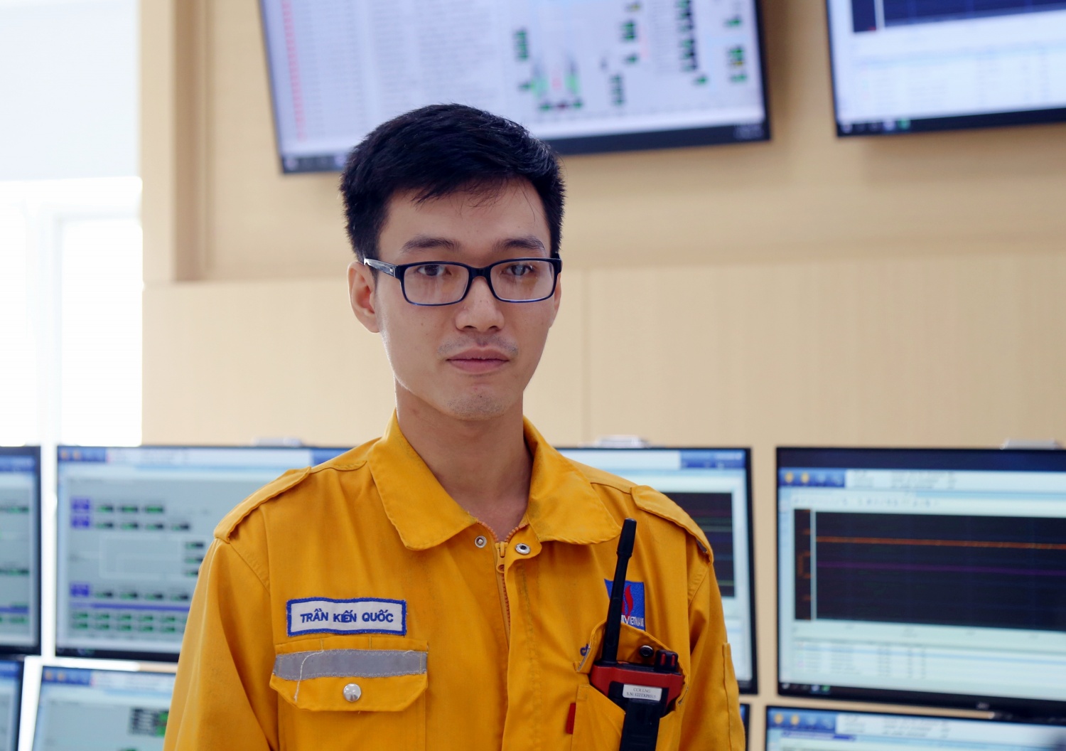 Anh Trần Kiến Quốc – kỹ sư công nghệ: Đây là dự án LNG đầu tiên của Việt Nam, đánh dấu bước ngoặt lớn của ngành năng lượng quốc gia, nên đối với anh, nhiệm vụ này vừa là một thử thách lớn đầy áp lực, vừa là cơ hội quý giá để phát triển chuyên môn và tích lũy kinh nghiệm thực tế.