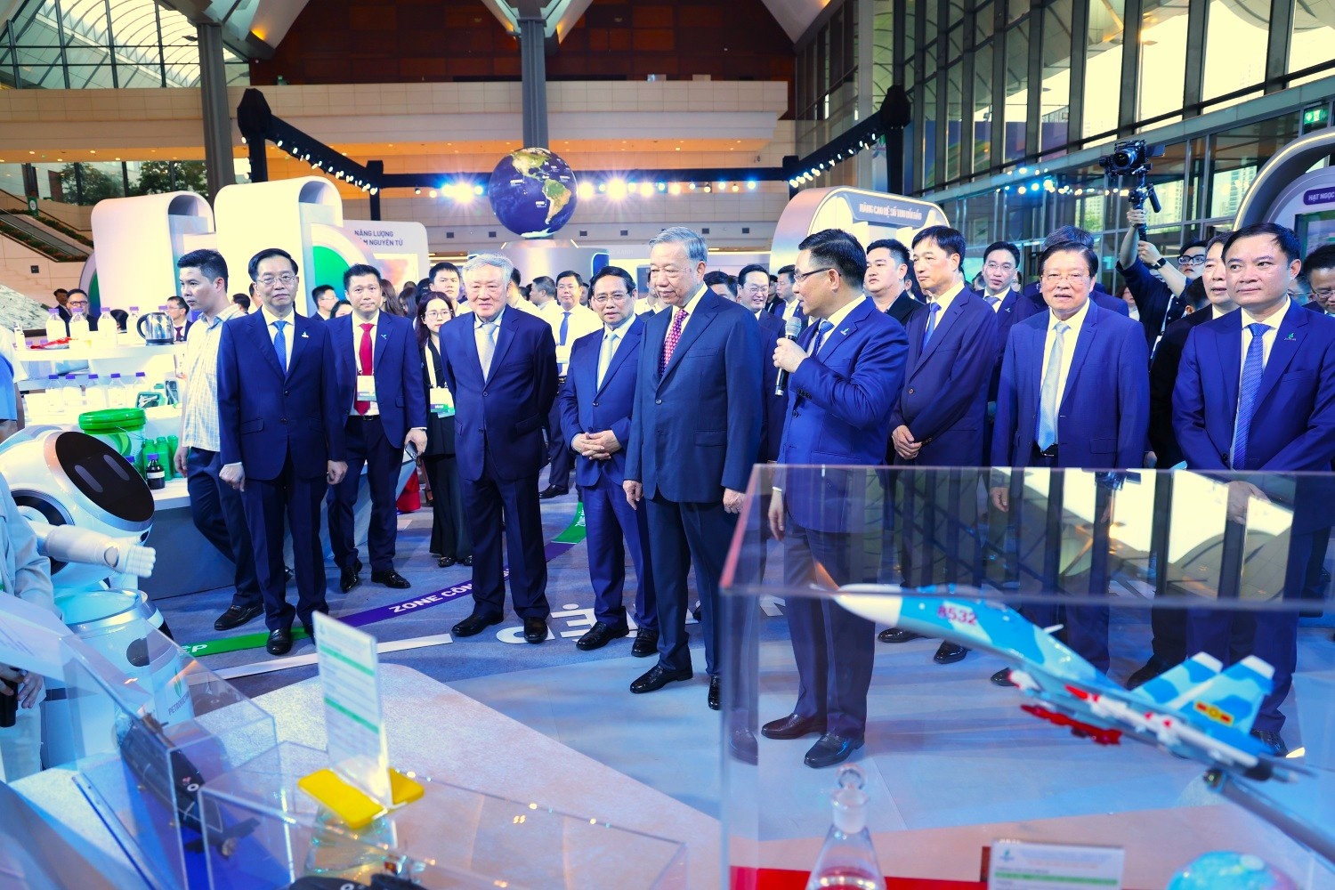 Tổng Bí thư Tô Lâm dự Triển lãm Khoa học, Công nghệ Petrovietnam “The New Genergy”, trong khuôn khổ chương trình kỷ niệm 50 năm thành lập Tập đoàn.