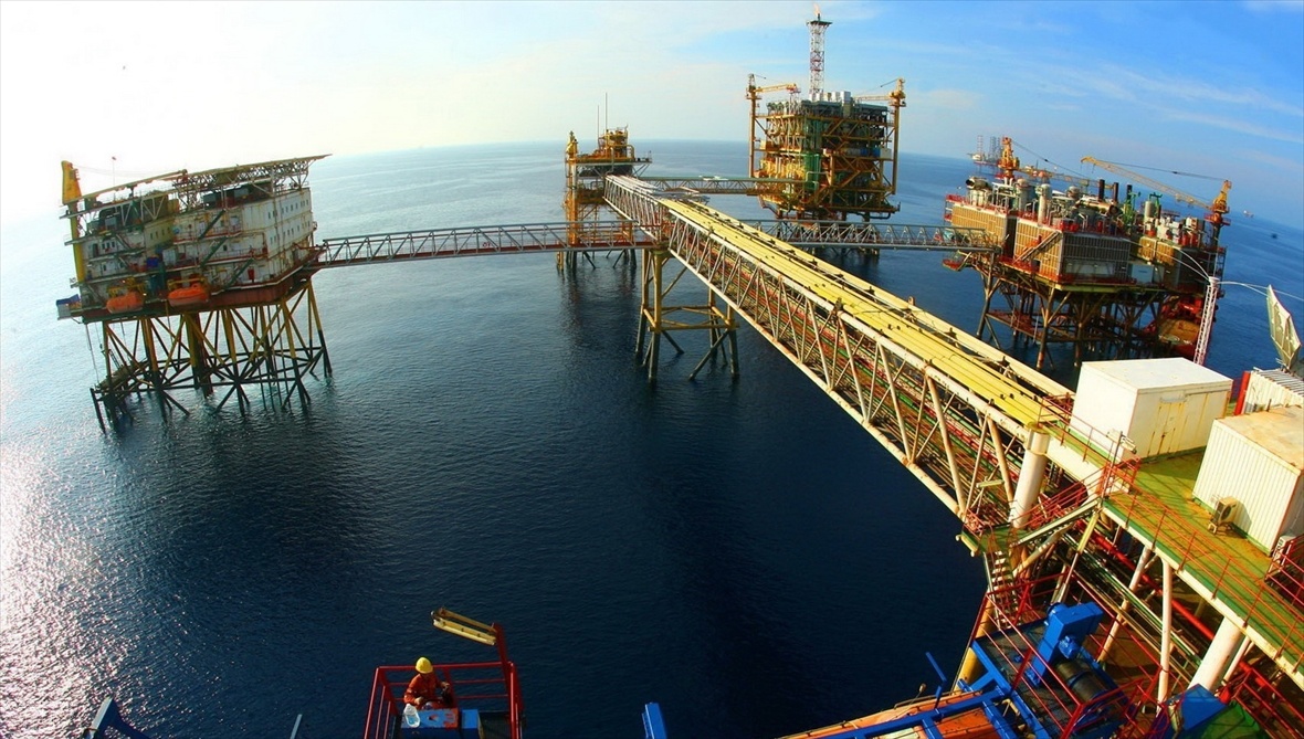 Để đưa ra một quyết định khoan thăm dò hay khai thác, Petrovietnam phải trải qua một quá trình cực kỳ phức tạp