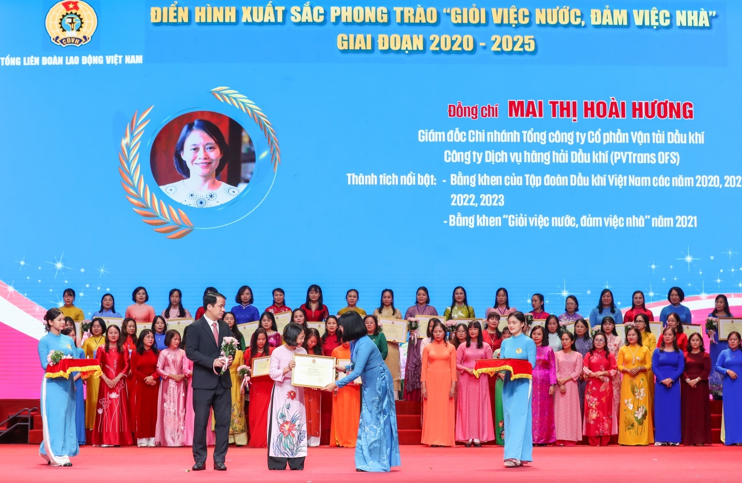 Chị Mai Thị Hoài Hương được vinh danh điển hình xuất sắc trong phong trào “Giỏi việc nước, đảm việc nhà