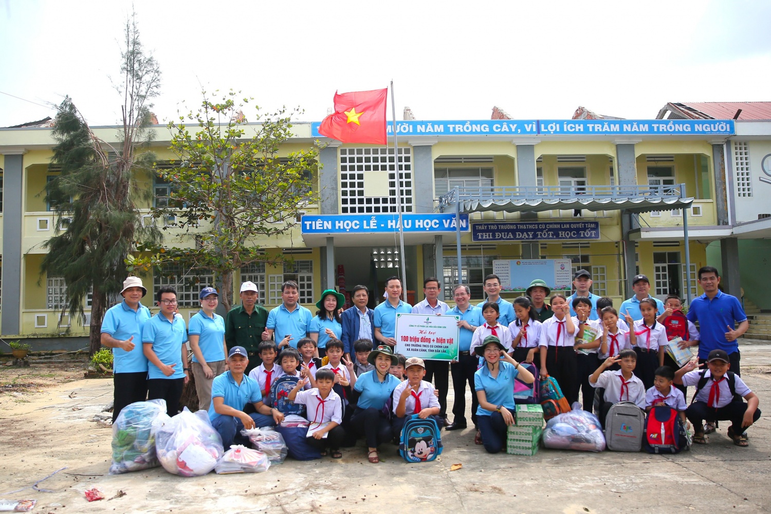 BSR trao hỗ trợ Trường Tiểu học và THCS Cù Chính Lan.