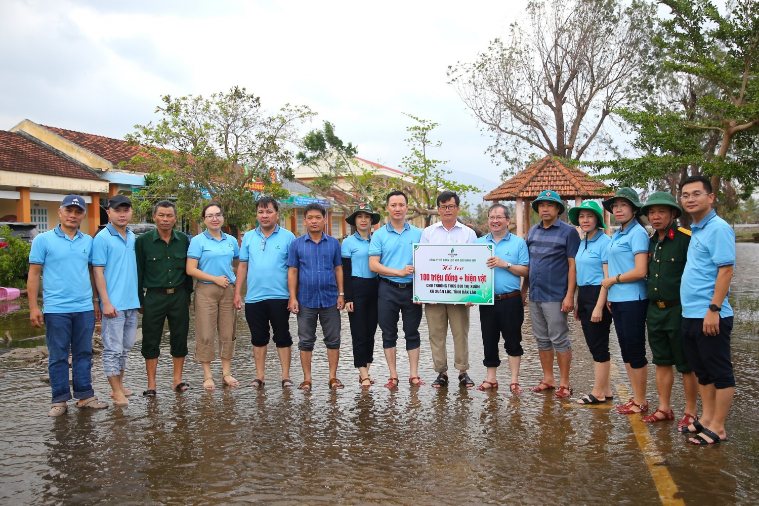 BSR trao hỗ trợ Trường THCS Bùi Thị Xuân (xã Xuân Lộc).