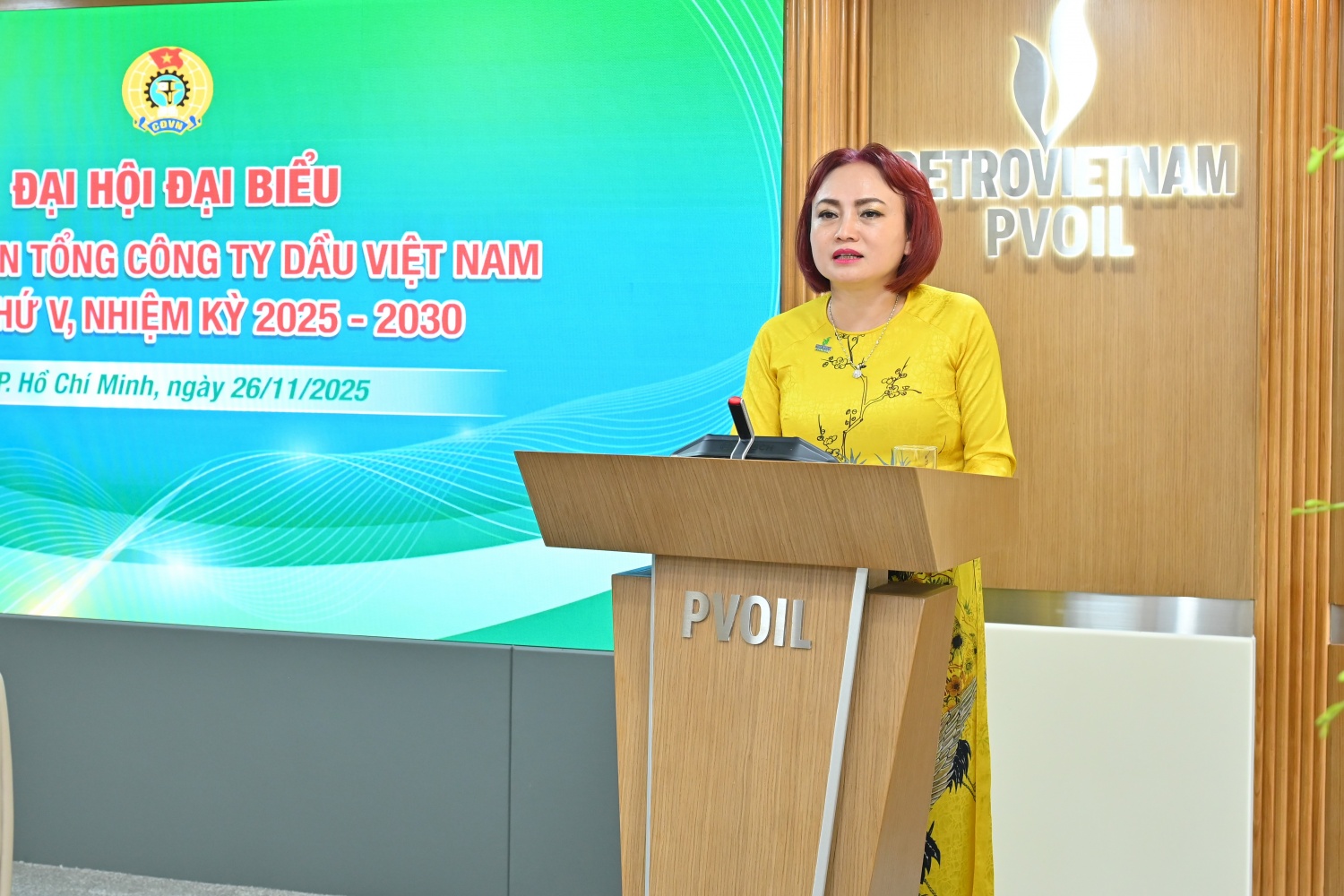 Đồng chí Nghiêm Thùy Lan – Chủ tịch Công đoàn Petrovietnam biểu dương Công đoàn PVOIL với đặc thù hoạt động trải khắp cả nước đã thực hiện rất tốt nhiệm vụ chăm lo cho người lao động