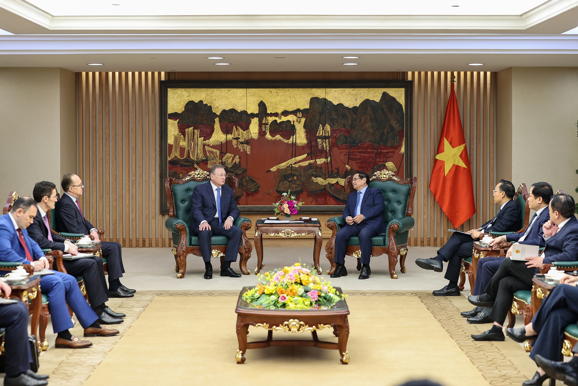 Tổng Giám đốc Sergei Kudryashov cho biết, Zarubezhneft mong muốn mở rộng hợp tác sang các lĩnh vực khác, như năng lượng, khoáng sản, đặc biệt mong muốn xây dựng một trung tâm năng lượng tại Việt Nam - Ảnh: VGP/Nhật Bắc