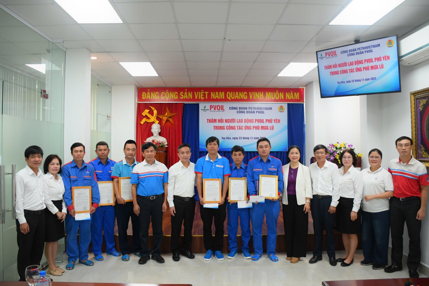 Trong chuyến công tác tại Phú Yên, Công đoàn Petrovietnam, Công đoàn PVOIL đã đến thăm hỏi, biểu dương tập thể và cá nhân người lao động PVOIL.