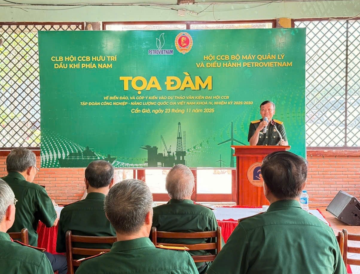 Đồng chí Lê Quang Toán - Phó Chủ tịch Thường trực Hội CCB Petrovietnam, Chủ tịch Hội CCB Bộ máy QL&ĐH phát biểu tại tọa đàm