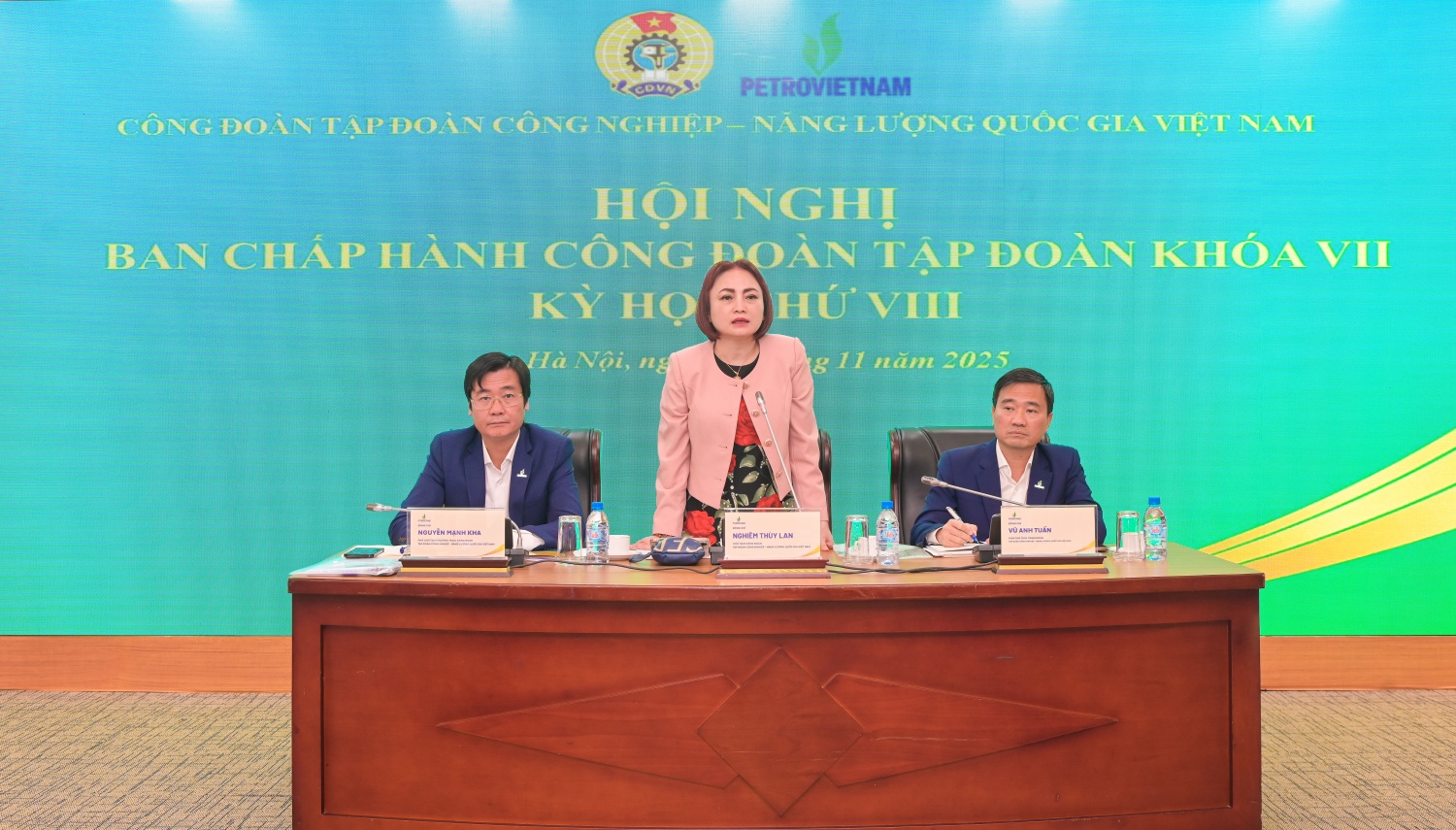 Đồng chí Nghiêm Thuỳ Lan – Chủ tịch Công đoàn Petrovietnam phát biểu chỉ đạo Hội nghị